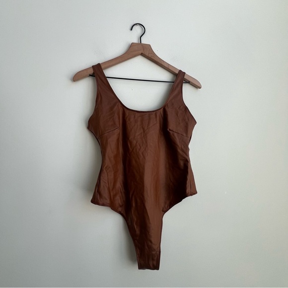SKIMS Bodysuit WET JERSEY TANK Faux Leather COPPER Vegan Thong Scoop Neck Medium - Picture 5 of 13